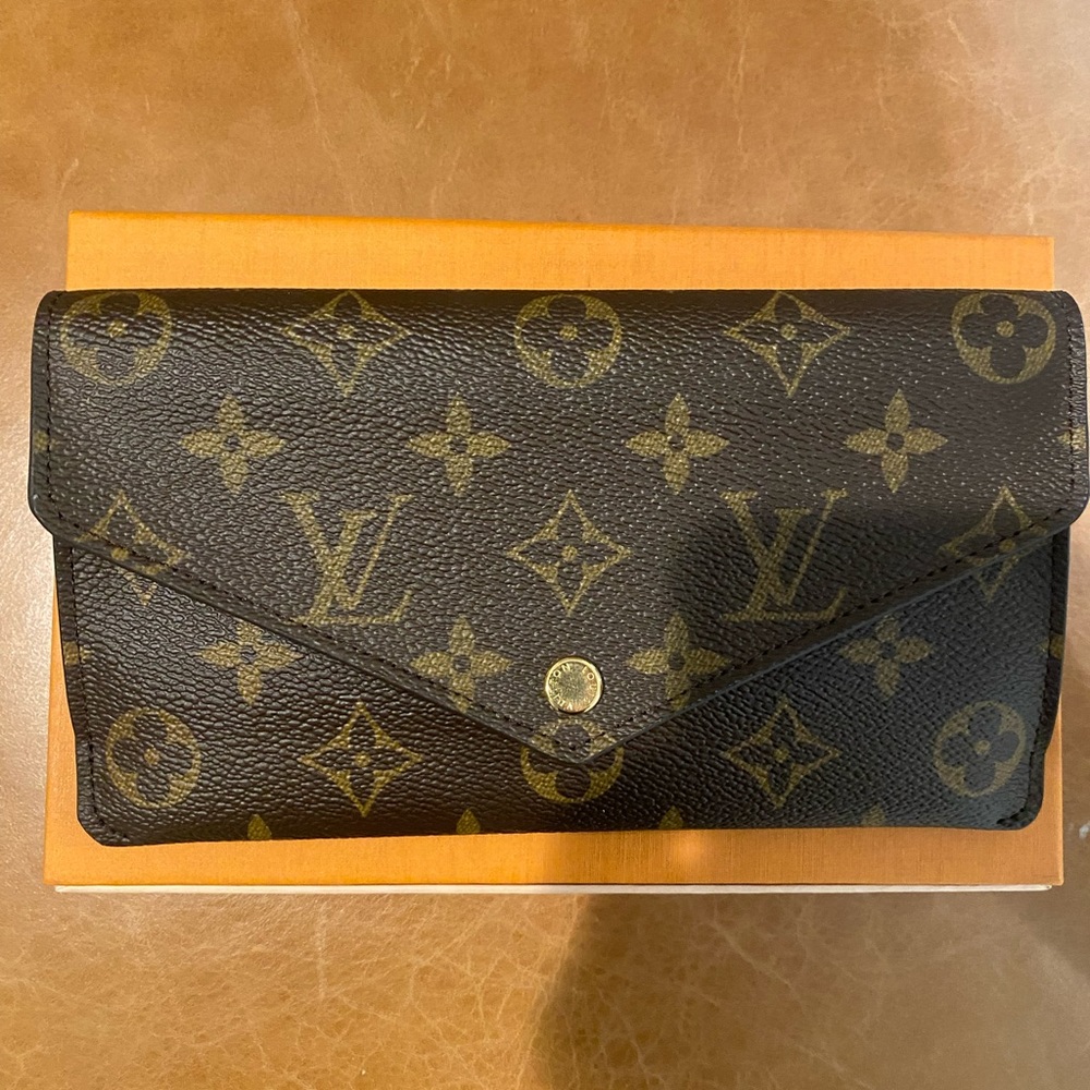 Louis Vuitton Sarah Wallet new with tag